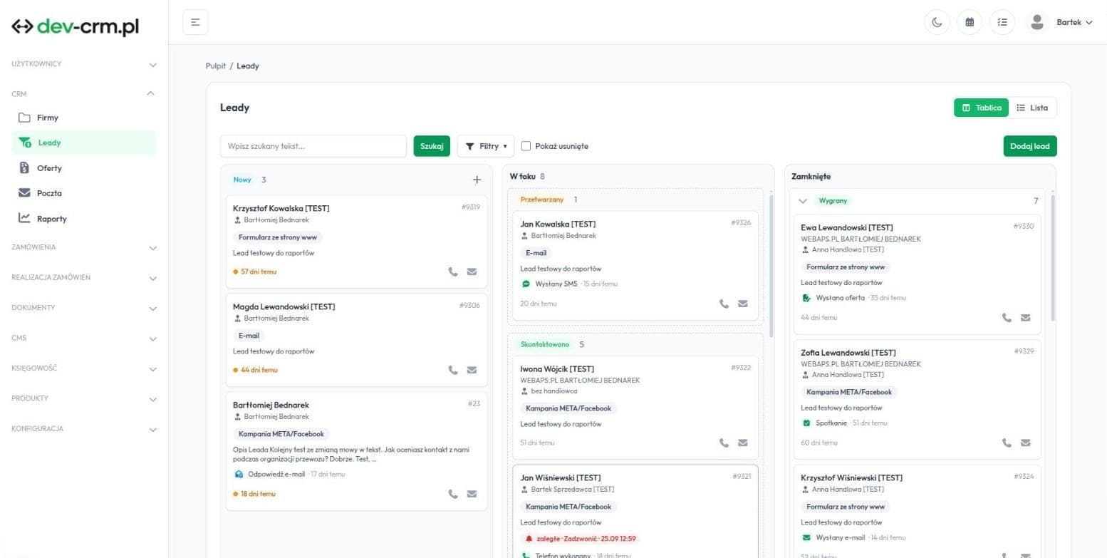 Tablica leadów w panelu dev-crm.pl: kolumny Nowy, W toku i Zamknięte z kartami leadów